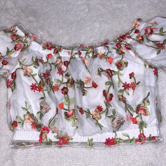 |3 FOR $20| URBAN PLANET Floral Sheer Crop Top - Picture 2 of 6